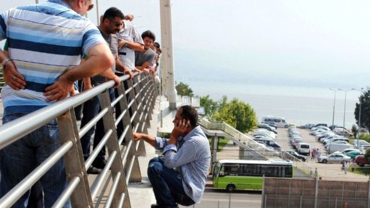 Eşi Tarafından Terk Edilince Köprüye Çıktı