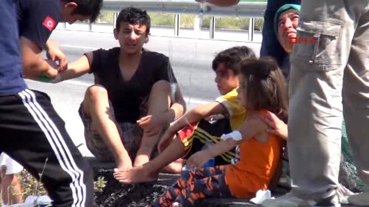 Eskişehir Otomobil Tarlaya Uçtu: 7 Yaralı