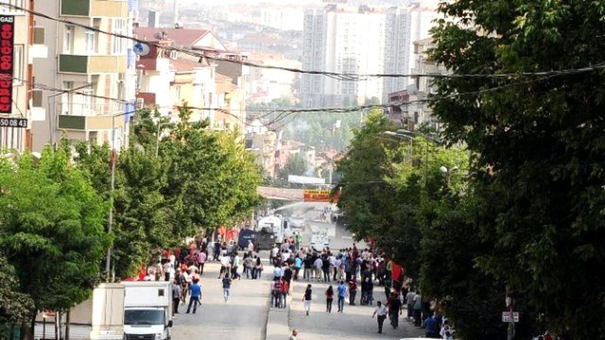 Gazi Mahallesi\'nde Polis Müdahalesi