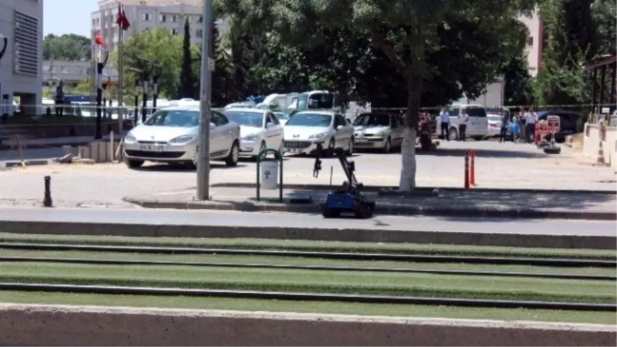 Gaziantep Emniyet Müdürlüğü Önünde Bomba Paniği