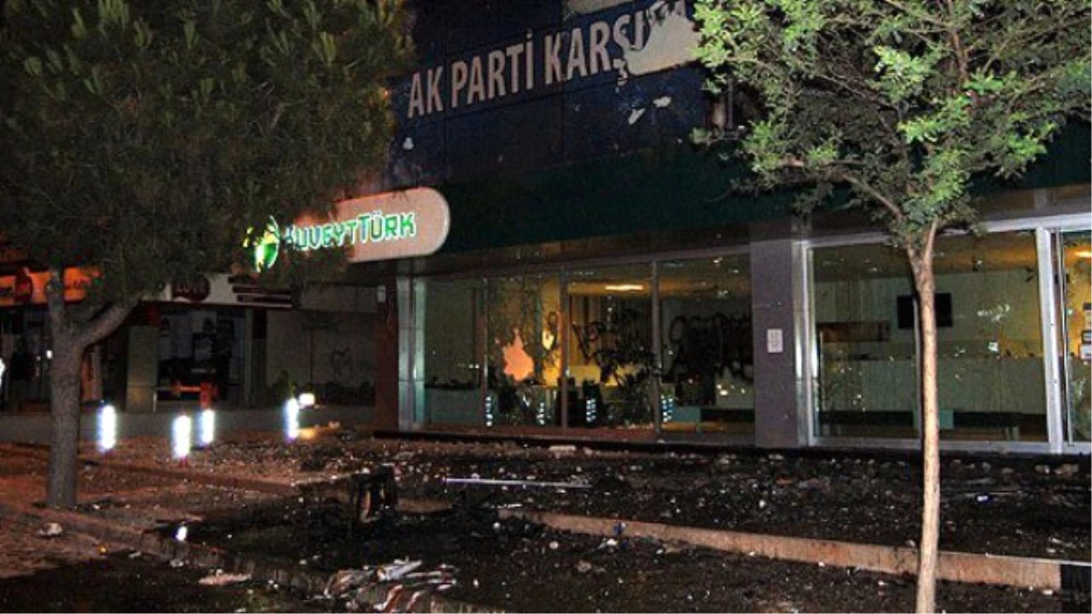 Karşıyaka AK Parti Binası Önünde Patlama