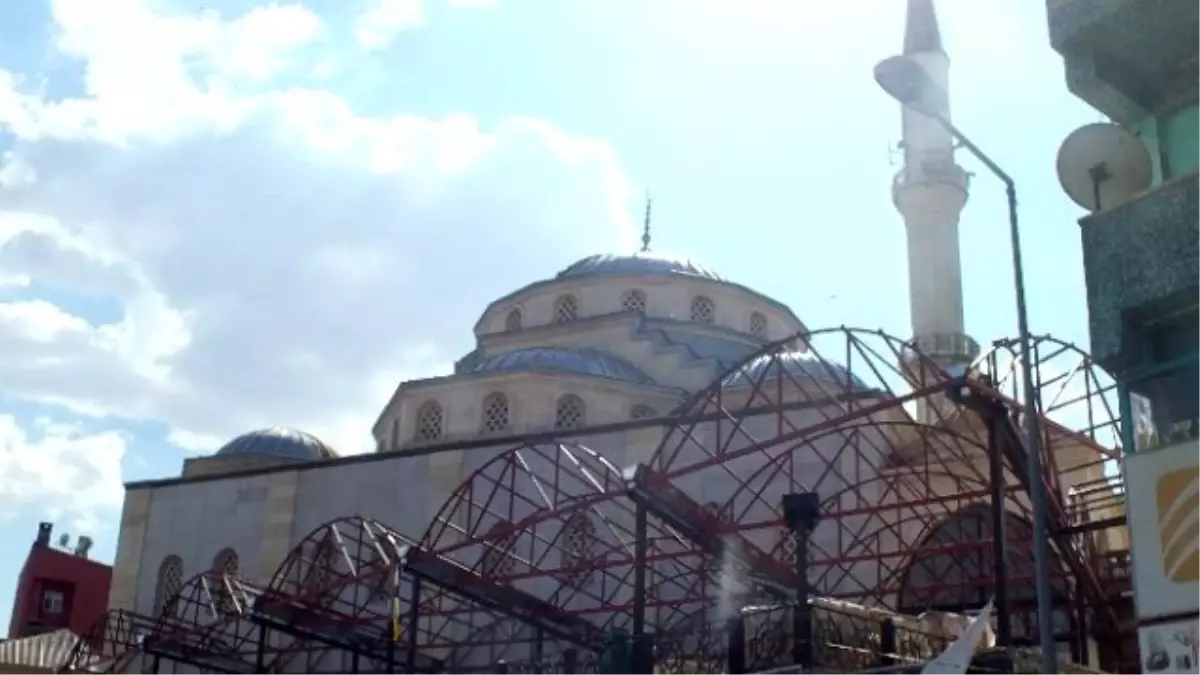 Malazgirt Merkez Alparslan Cami Yenileme Devam Ediyor