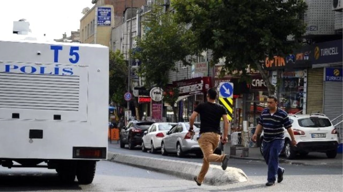 Okmeydanı\'nda Polise Silahlı Saldırı: 2 Yaralı