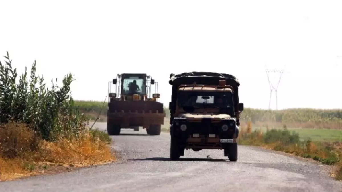 Sınıra İş Makinelerinin Sevkiyatı Devam Ediyor