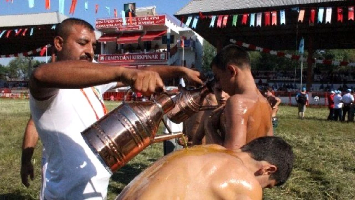 2015 Kırkpınar Yağlı Güreşleri Final Günü Güreşleri Başladı