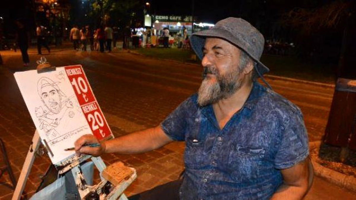 45 Yıldır Parkta Çizdiği Portrelerle Guinness\'i Hedefliyor