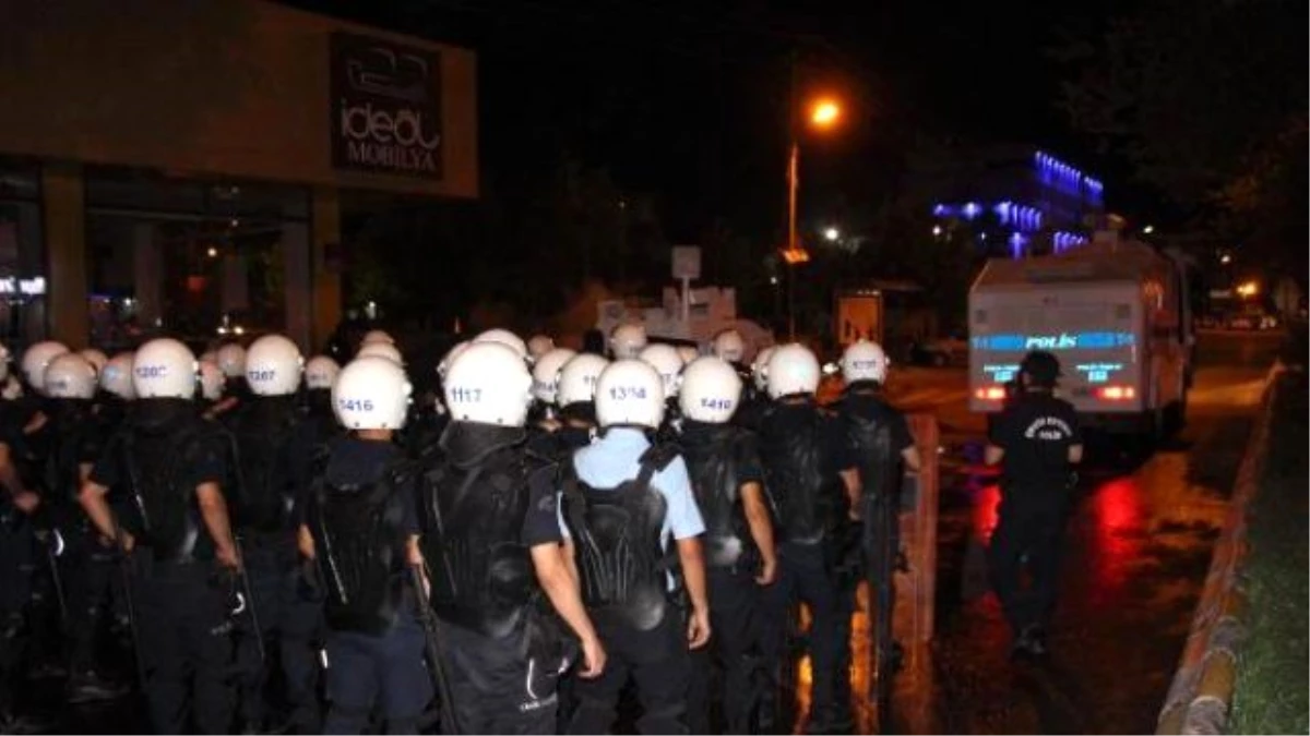 Batman\'da Polis İzinsi Yürüyüşe Tazyikli Su ve Gaz Bombasıyla Müdahale Etti