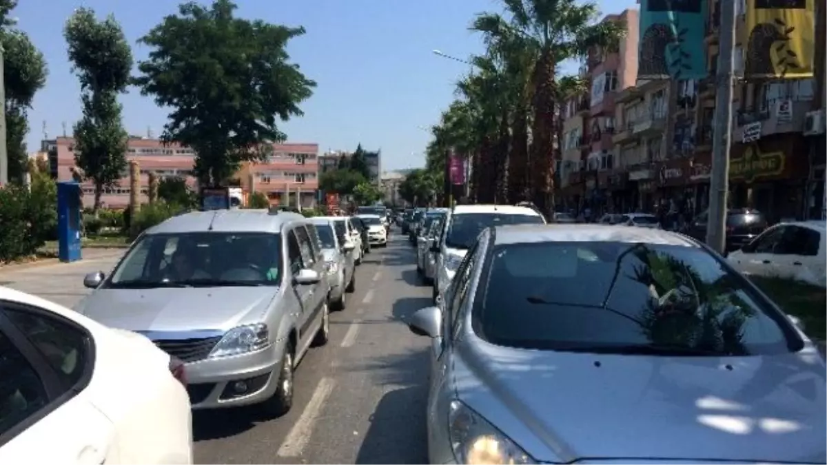 Çanakkale\'de Feribot Kuyruğu