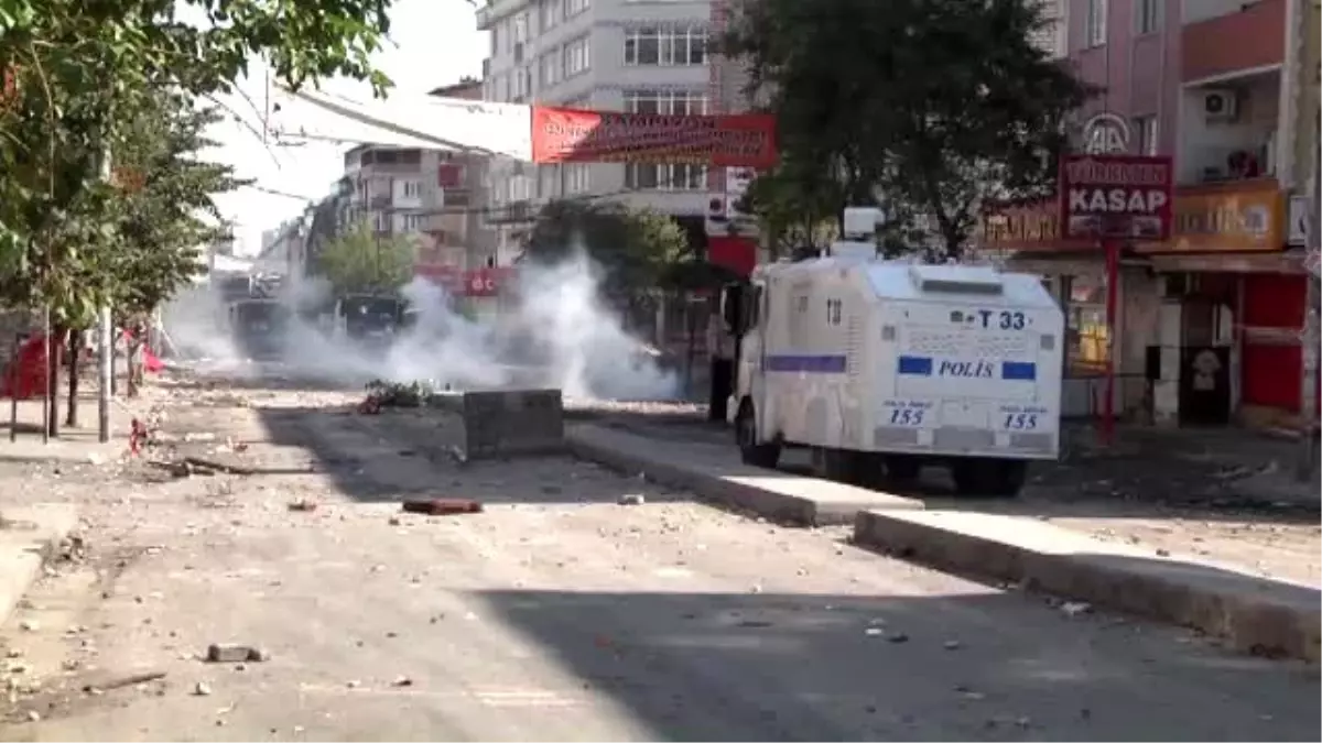 Gazi Mahallesi\'nde Polis Müdahalesi Devam Ediyor