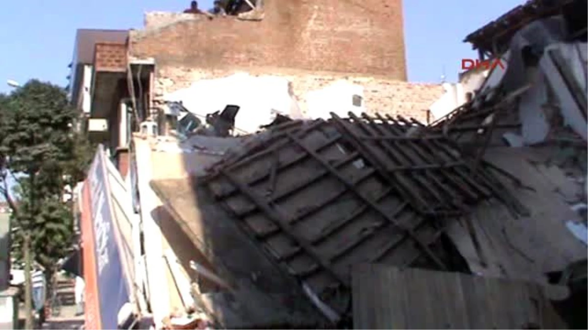 İnegöl Çatıyı Tamiri Yaparken Havalandırmaya Düşen İşçi Duvar Delinerek Kurtarıldı