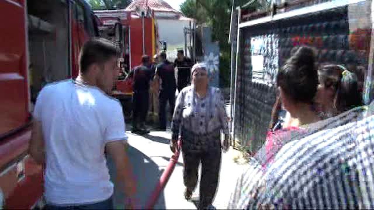 İzmir - Boşaltılan Okulda Korkutan Yangın