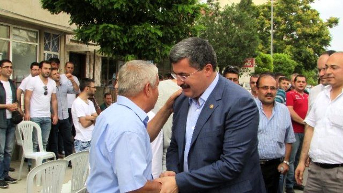 Milletvekili Özkaya Sandıklı\'da Tarım Makinası Satışı Yapılacak İş Yeri Açılışına Katıldı