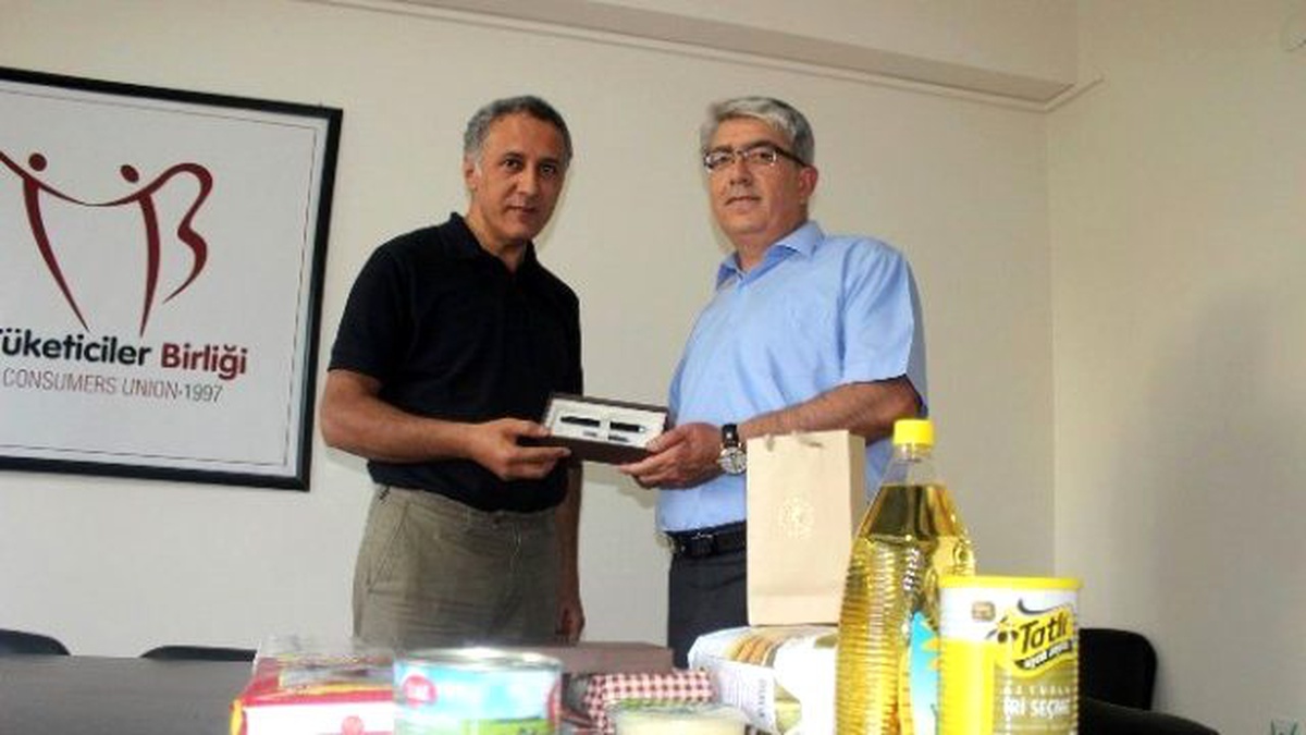 Cumhurbaşkanı Erdoğan\'ın Hediye Ettiği Kalemle İhtiyaç Sahiplerini Sevindirdi