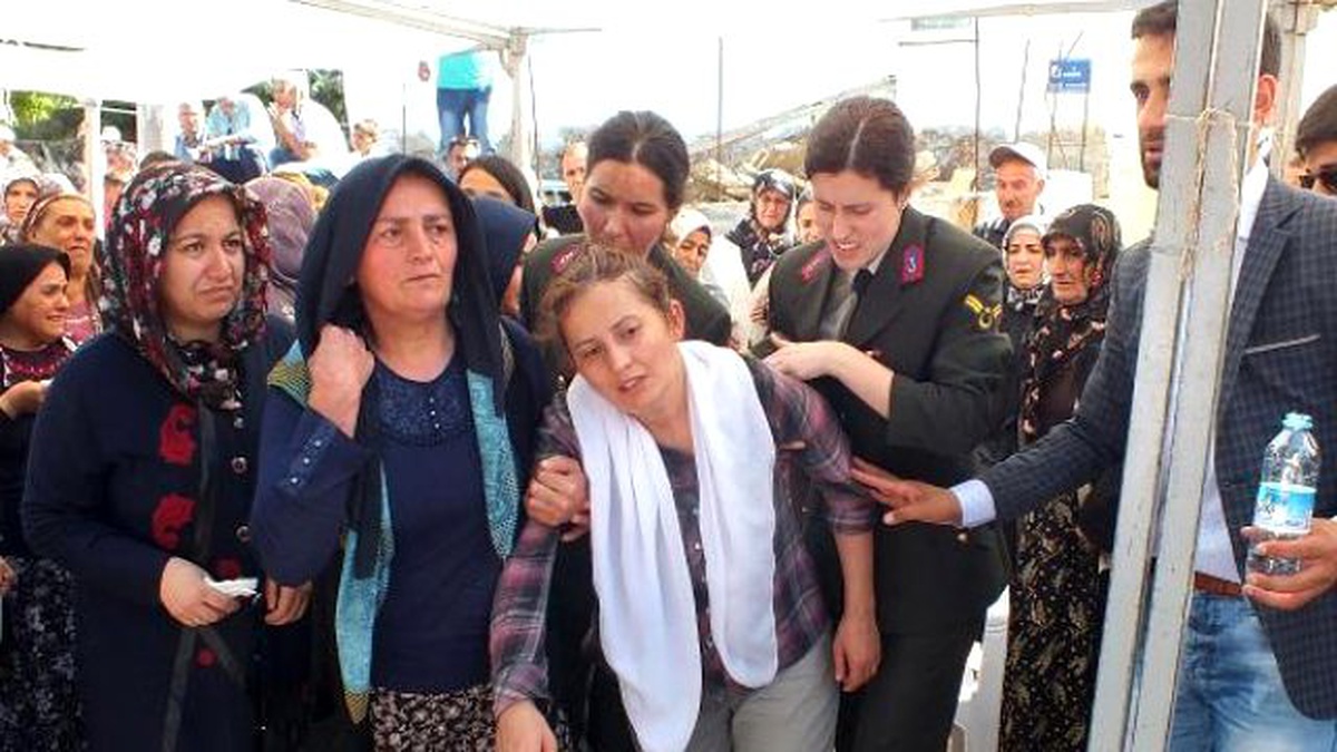 Şehit Uzman Çavuş Mehmet Koçak\'ın Baba Ocağında Hüzün (2)
