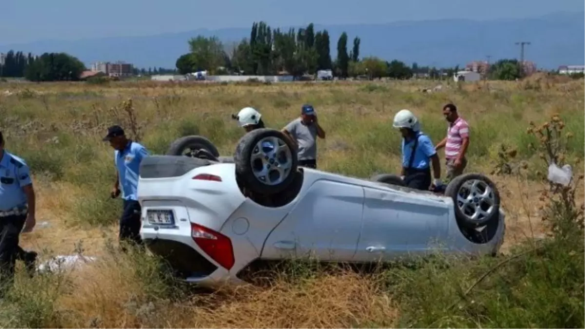 Taklalar Atan Otomobilden 6 Kişi Sağ Çıktı