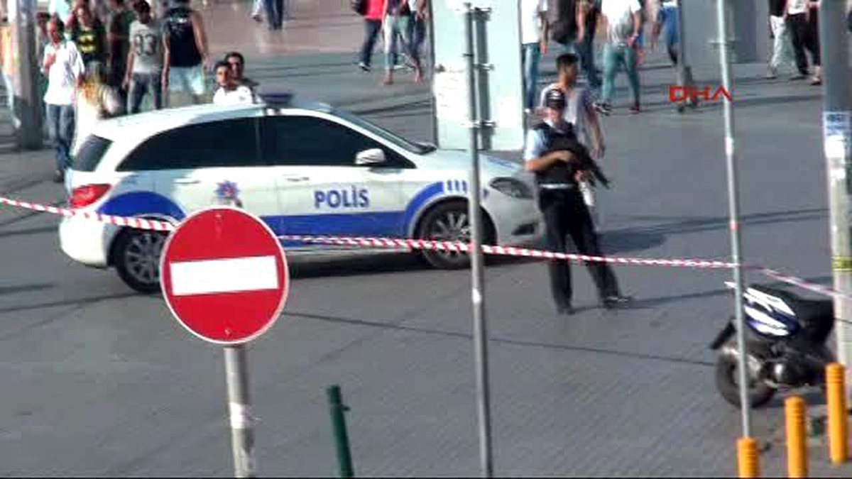 Taksim Meydanı\'nda Şüpheli Paket Alarmı