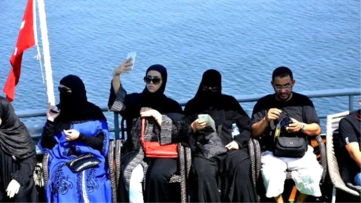 Arap Turistler Giresun Adası\'nda
