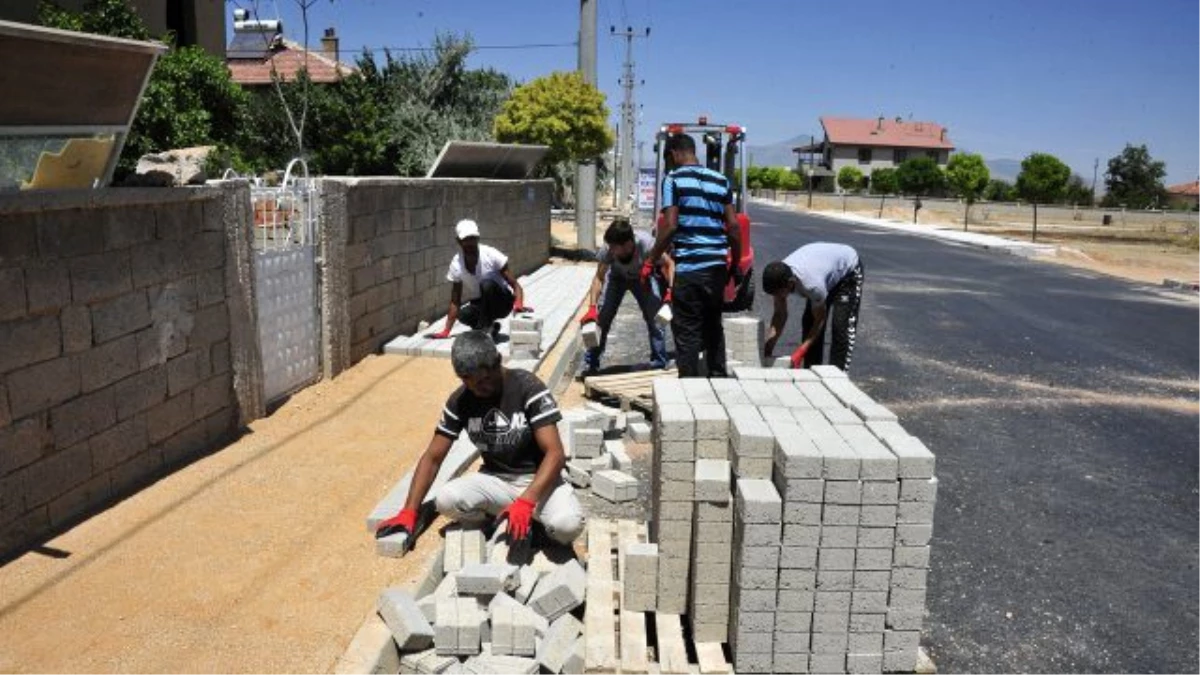 Asfalt Yol ve Kaldırım Çalışmaları Bahçelievler Mahallesi\'nde