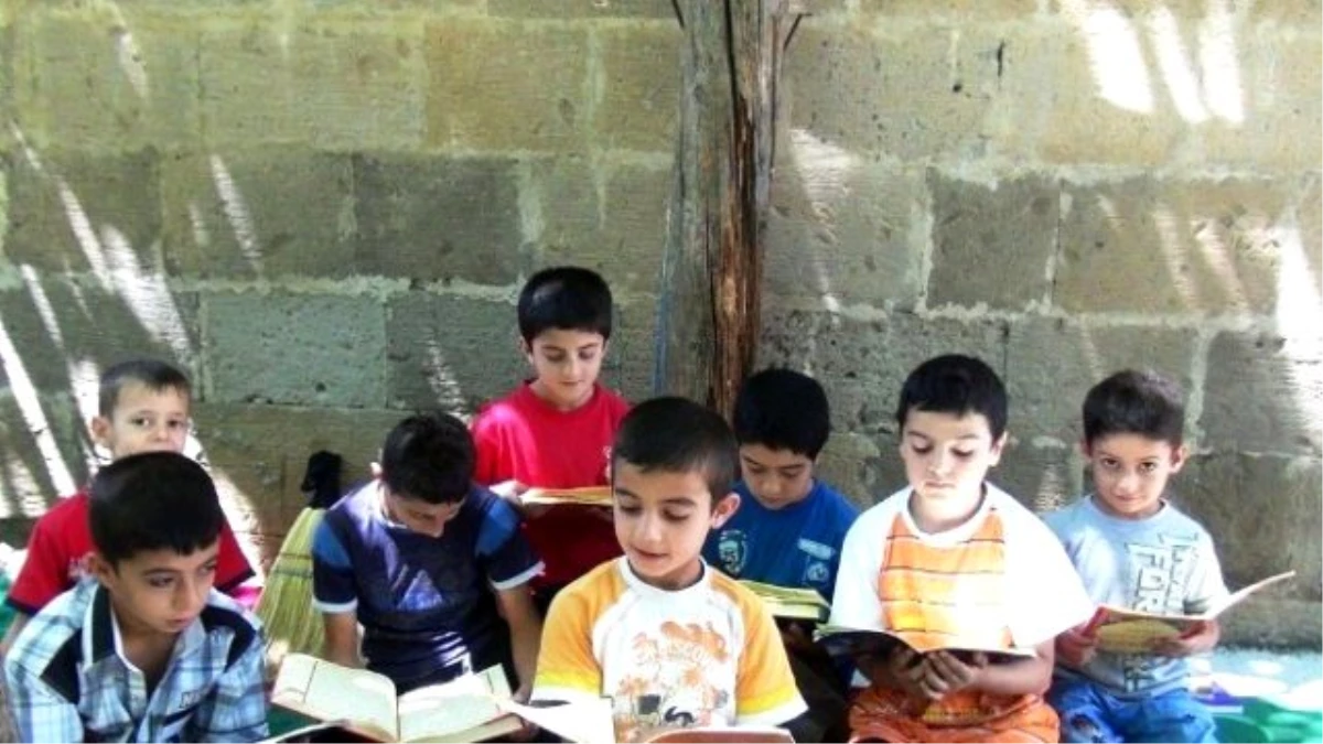 Bitlis\'te 16 Bin Çocuk Yaz Kur\'an Kursunda Okuyor