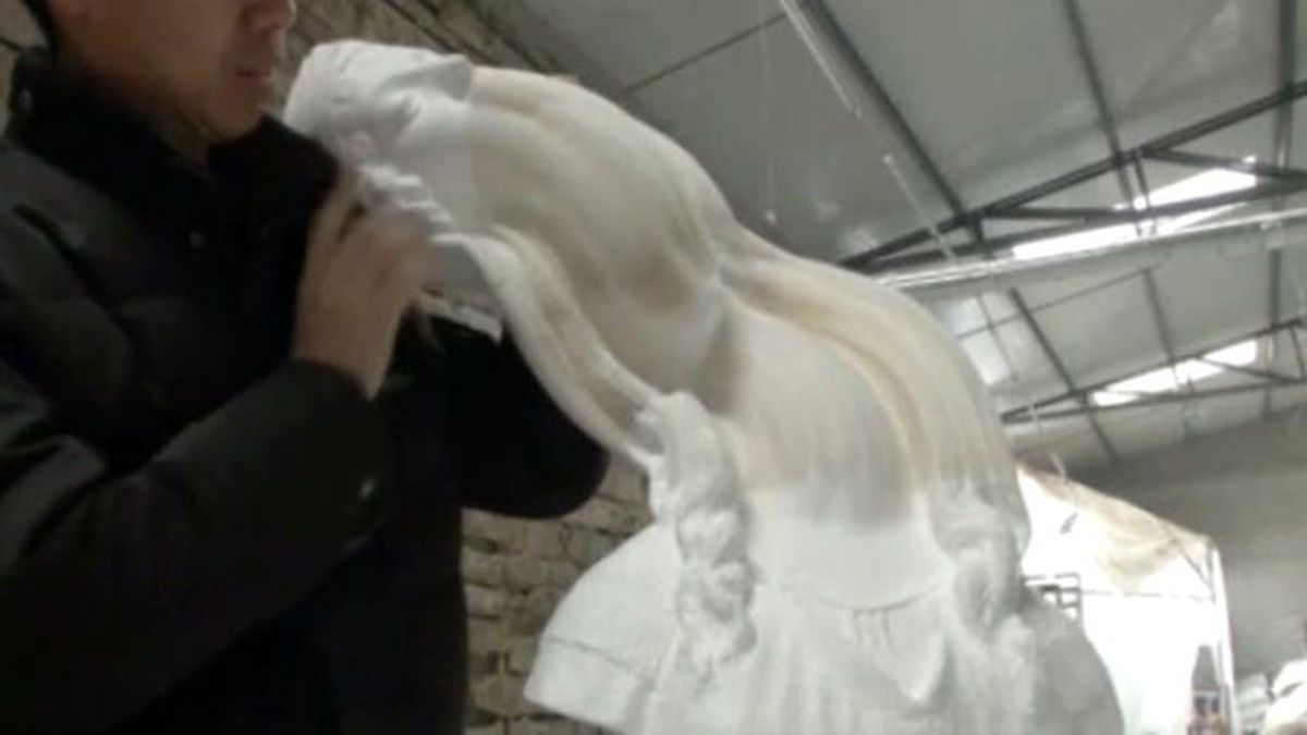 Çinli Heykeltıraşın Akordeon Kafalı Heykeli İlgi Odağı Oldu