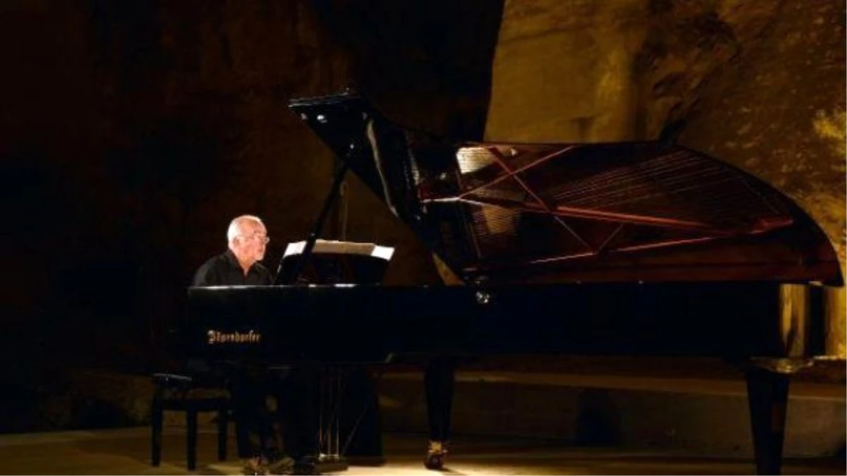 Classical Music Festival Hosts British Pianist Martin Roscoe İn Bodrum