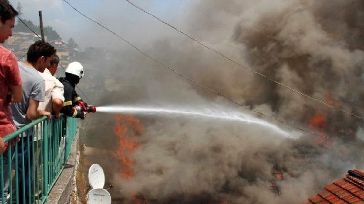 Eniştesine Sinirlenen Baldız Eniştesinin Evini Yaktı