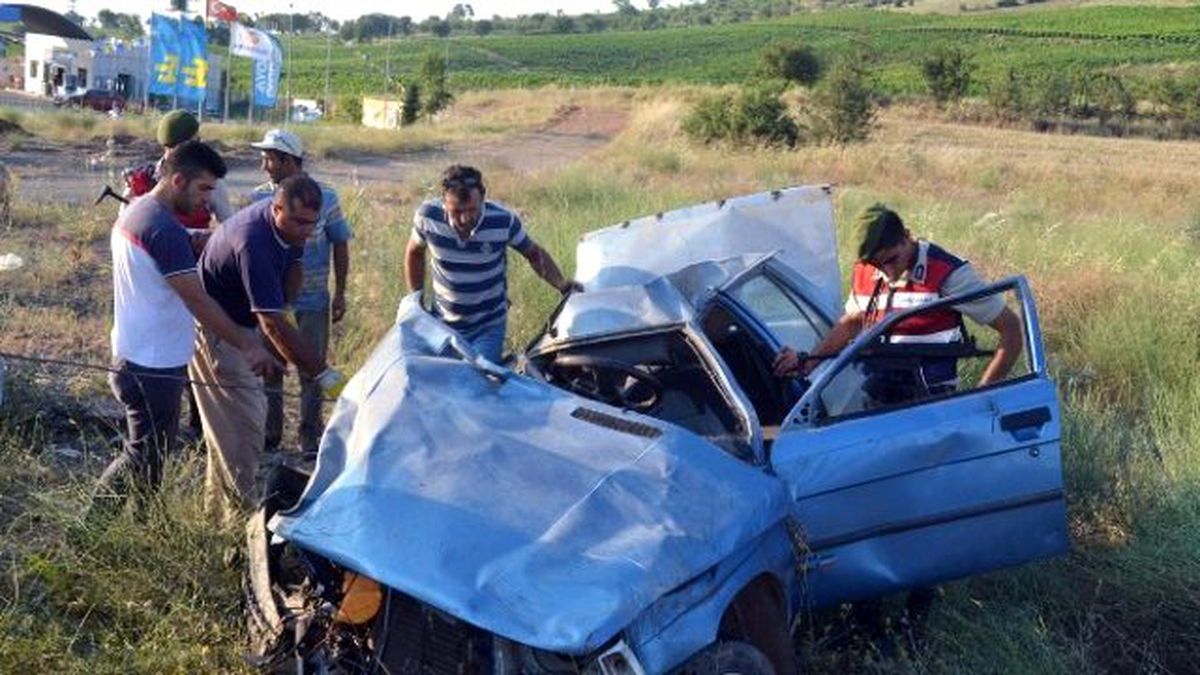 Kula\'da Trafik Kazası: 1 Ölü, 3 Yaralı