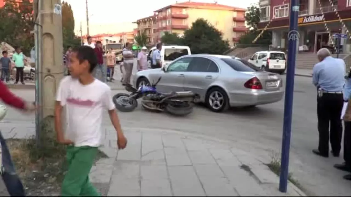 Otomobille Motosiklet Çarpıştı: 1 Yaralı