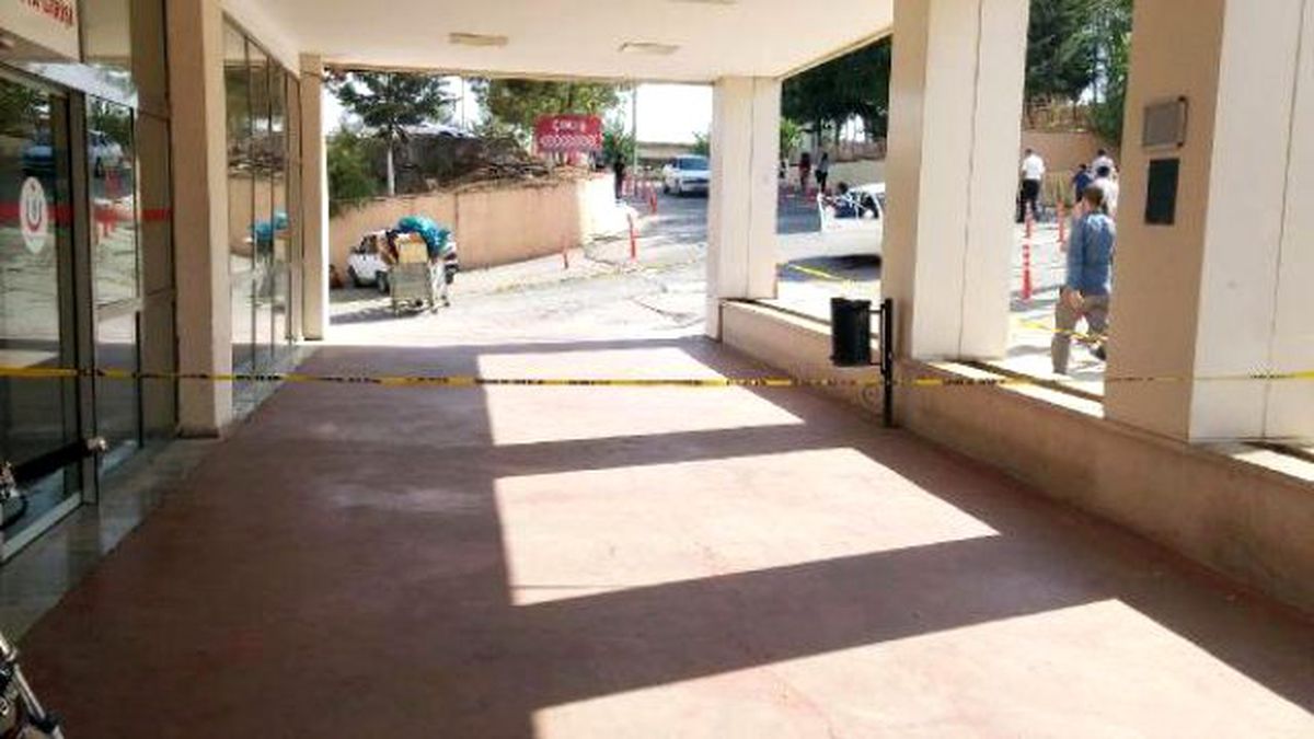 Şanlıurfa\'da Acil Servis Önünde Bomba Paniği