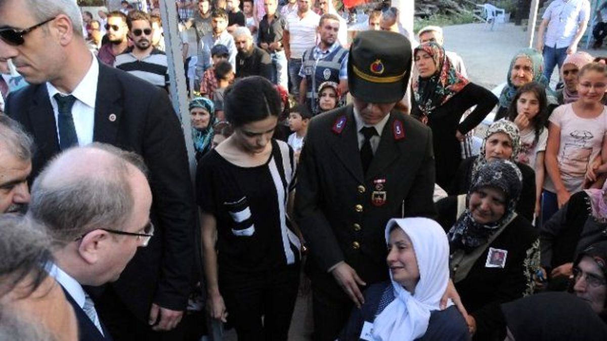 Şehit Eşinden İçişleri Bakanı Öztürk\'e "Çözüm Süreci" Tepkisi