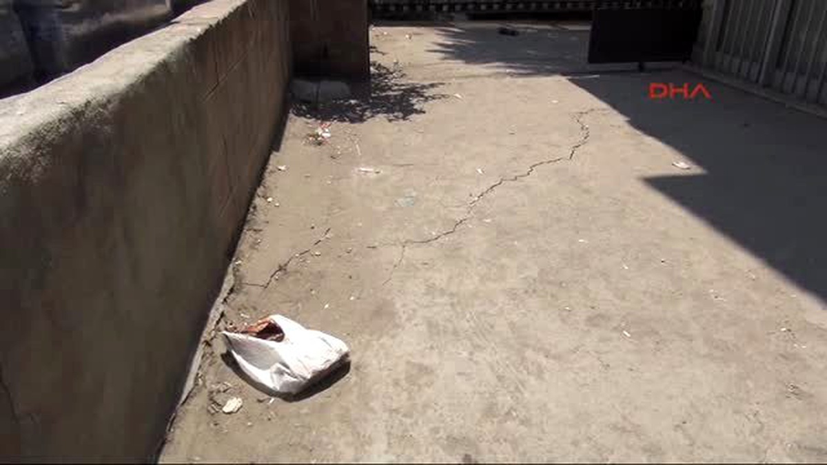 Üsküdar\'da Metro İnşaatı Yakınındaki Sokakta 7 Bina Tahliye Edildi