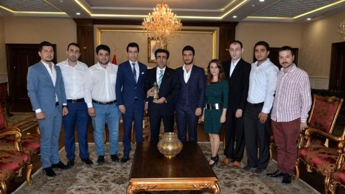 Vali Güzeloğlu, Genç Girişimciler Derneği\'ni Konuk Etti