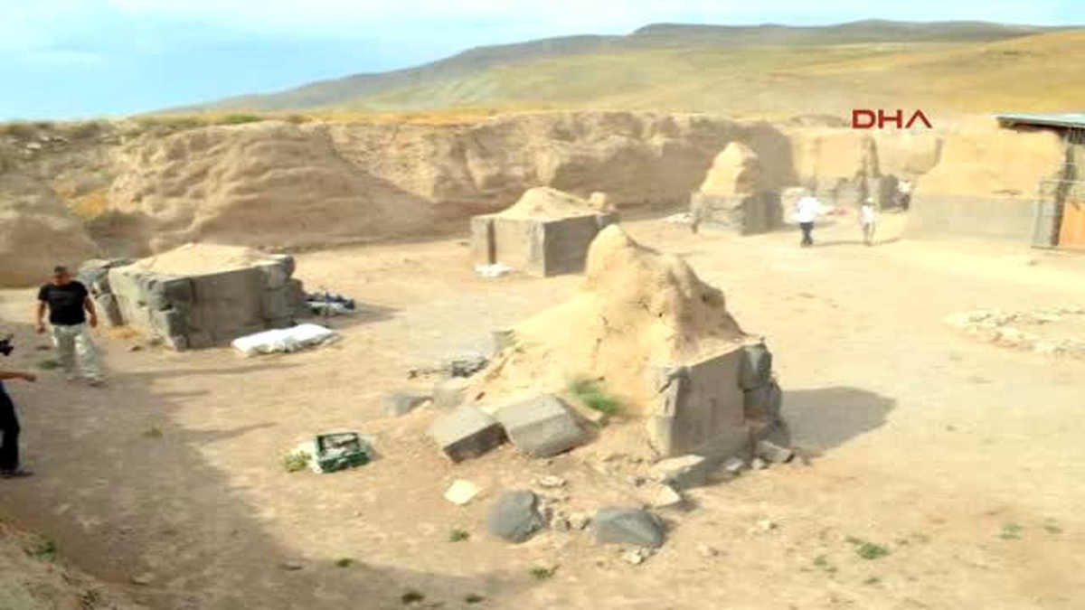 Van Urartu Kalesinin Surları 2700 Yıl Sonra Ortaya Çıkarıldı