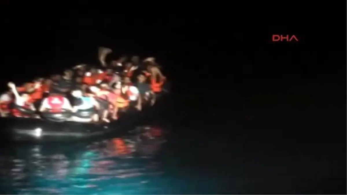 Yunanistan\'dan Maskeli Mülteci Mücadelesi