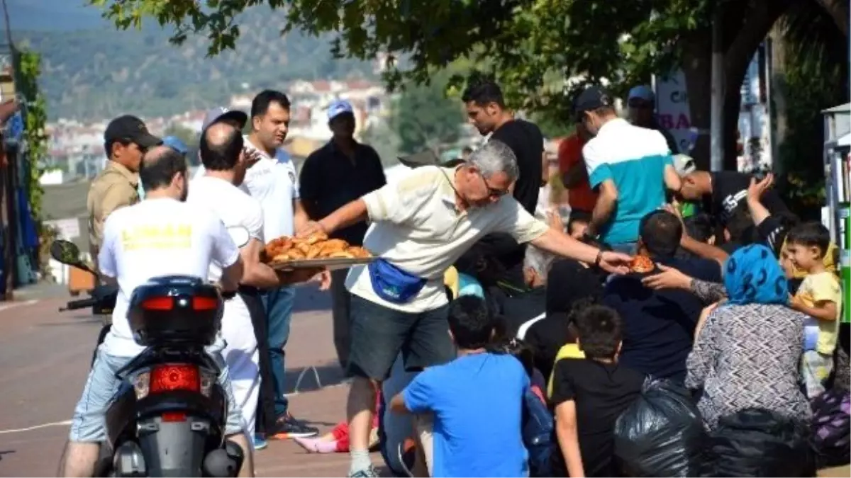 54 Kaçak Göçmen Boğulmak Üzereyken Kurtarıldı