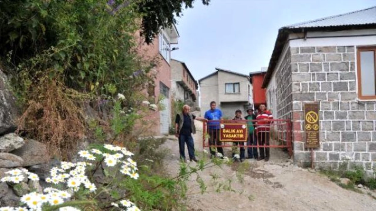 Rize\'de Köylüler Yayla Yolunu Çelik Kapıyla Kapattı
