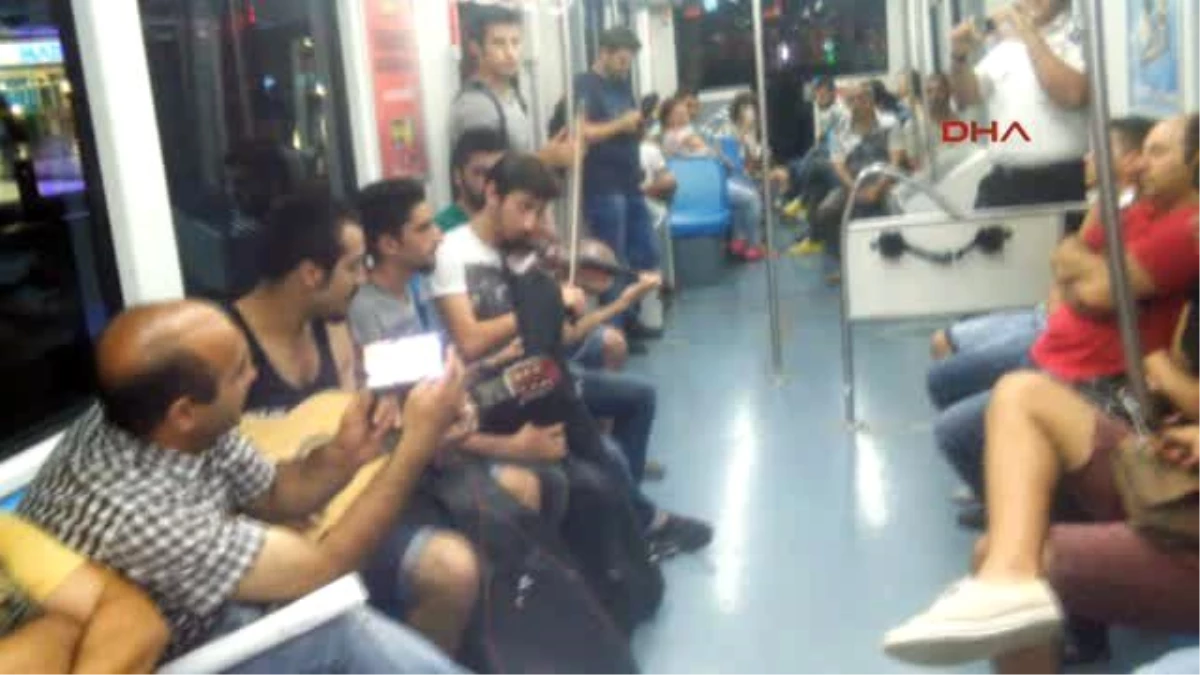 Antalya Tramvayda Canlı Müzik