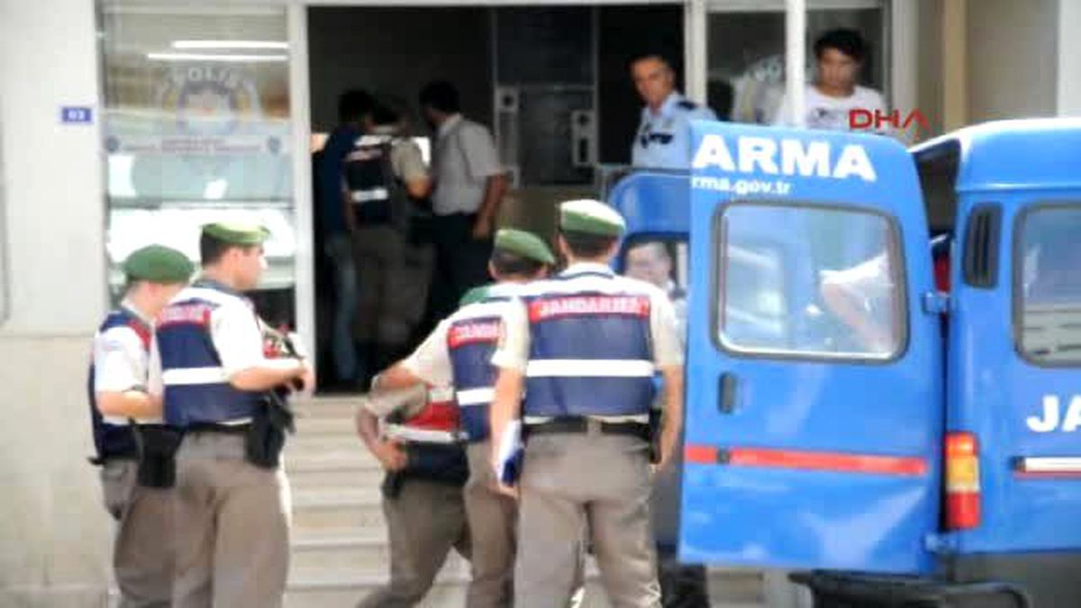 Aydın\'da Defineciler Jandarma Tarafından Suçüstü Yakalandı