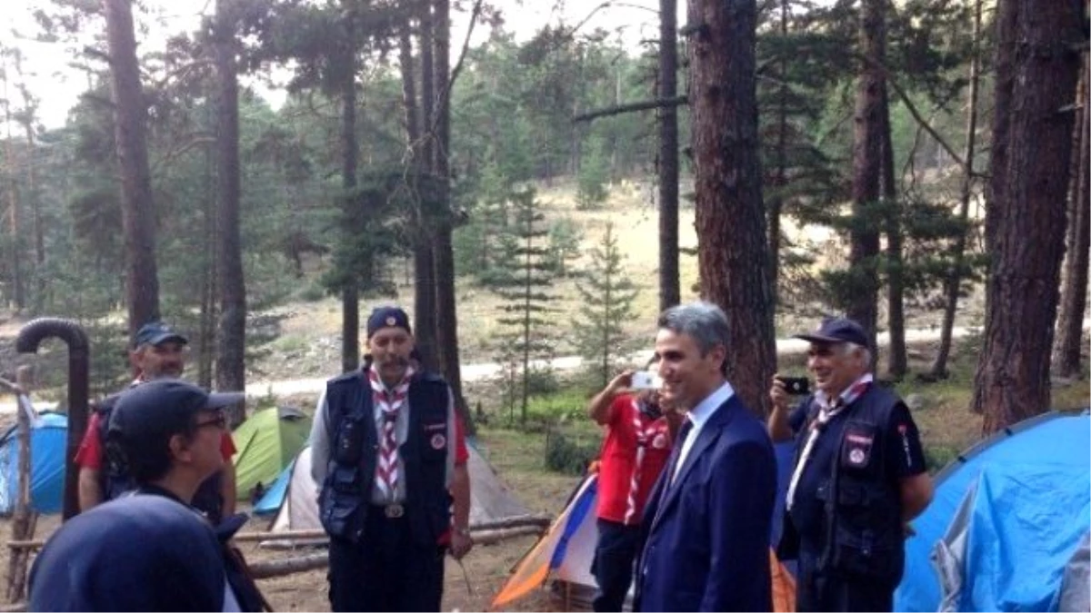 Bolu Valisi Aydın Baruş, İzcileri Ziyaret Etti