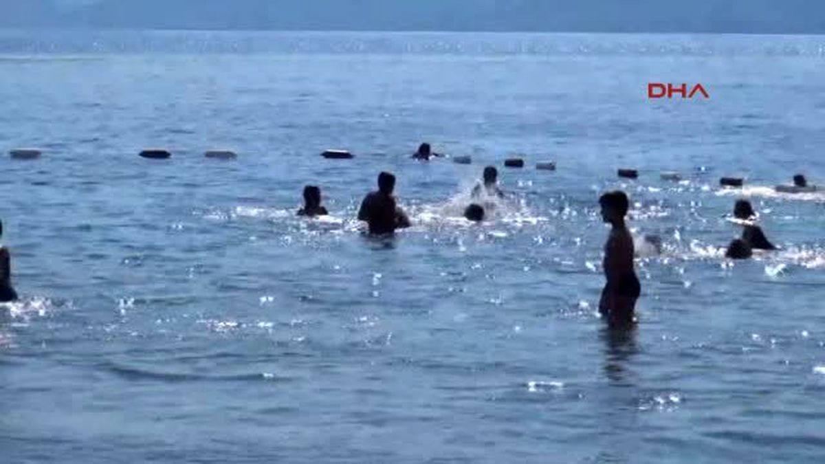 Çanakkale Sıcaktan Bunalan Çanakkaleliler Sahile Koştu