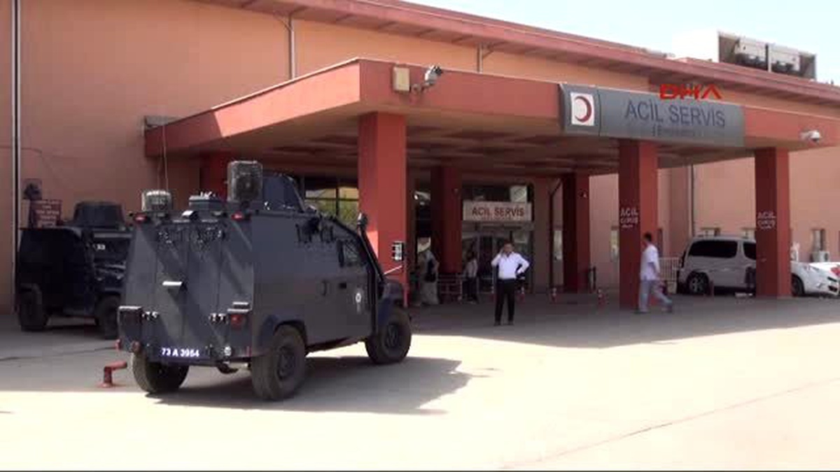 Cizre\'de Polise Bombalı Saldırı: 1\'i Polis 3 Yaralı