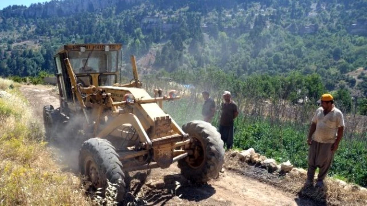 Erdemli Belediyesi Yol Açma Çalışmalarına Devam Ediyor