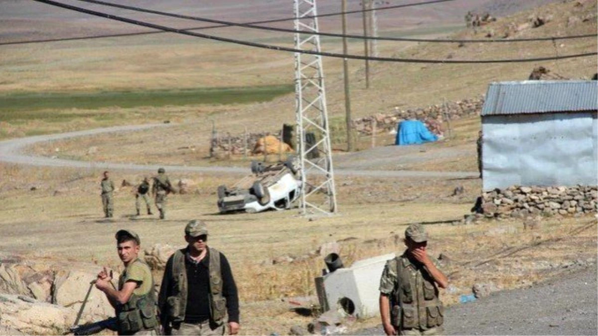 Karakola Saldıran PKK\'lıların Kaçtığı Araç Takla Attı: 3 ölü