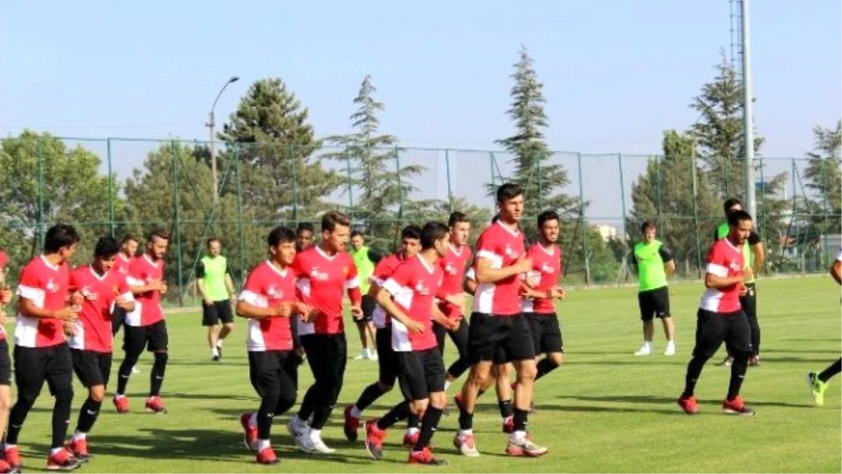 Eskişehirspor\'da Yeni Sezon Hazırlıkları Sürüyor