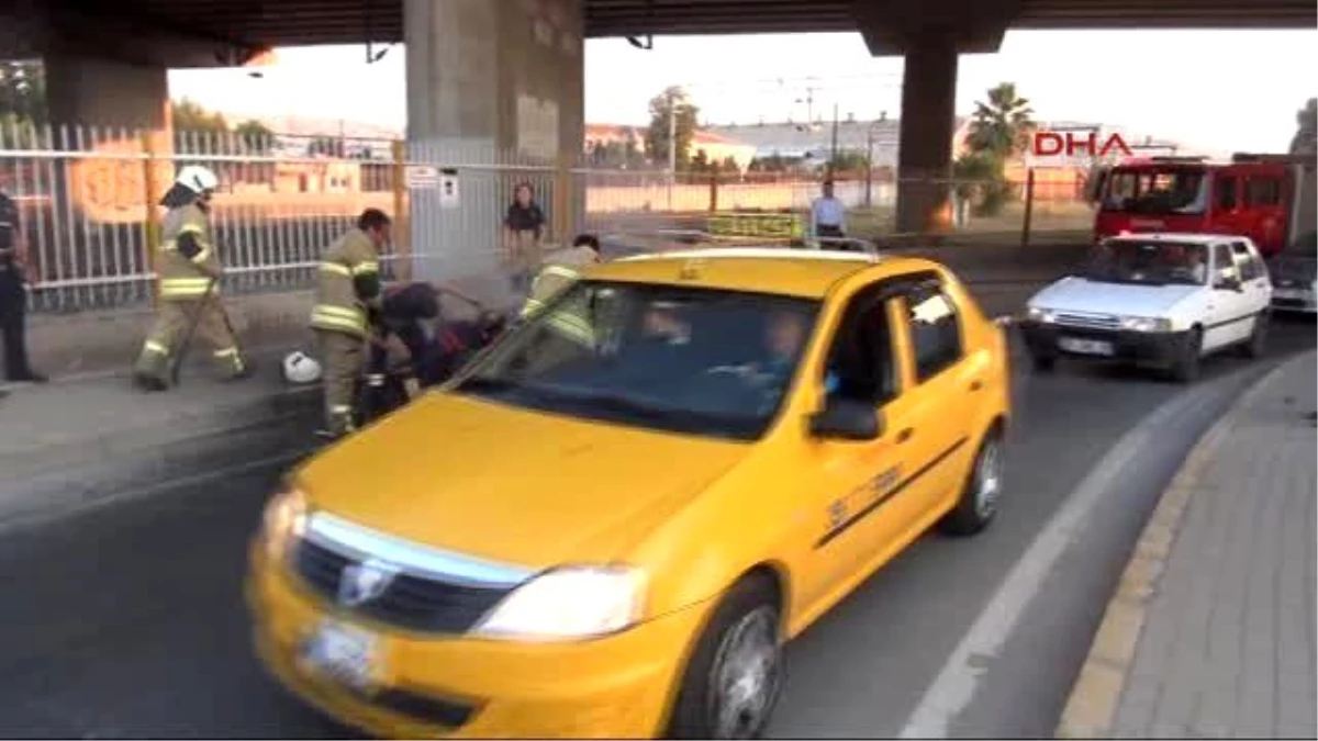İzmir Otomobil Seyir Halindeyken Alev Aldı