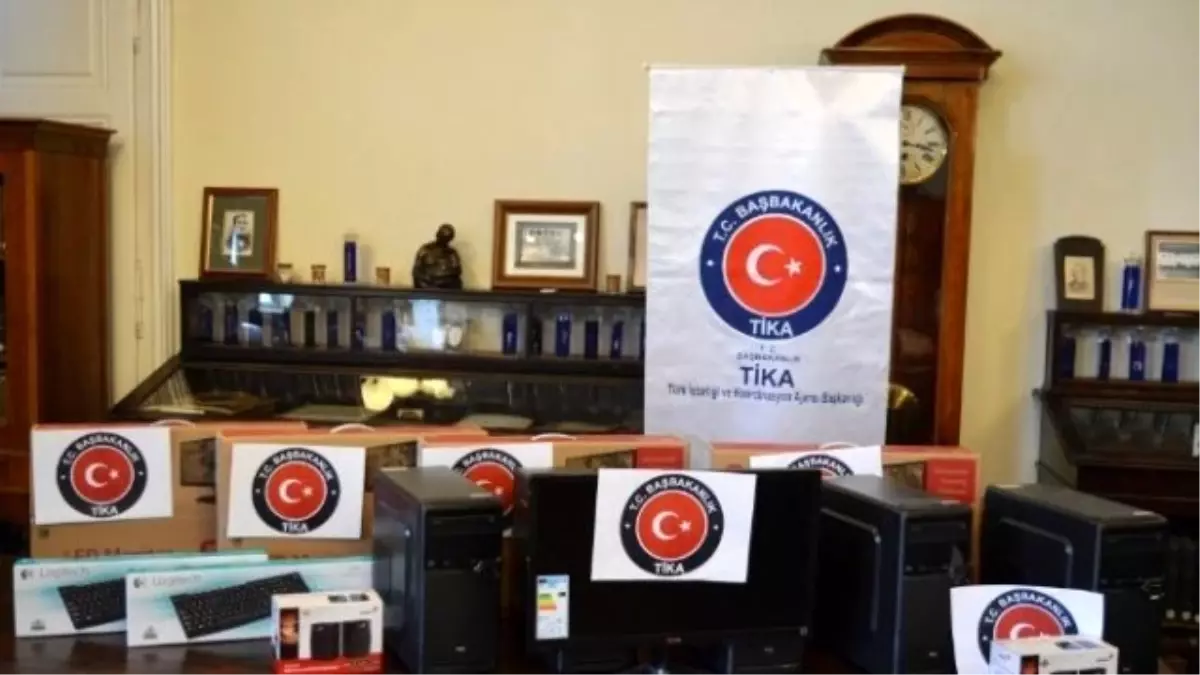 Macaristan\'da Semmelweıs Üniversitesi Bokay Çocuk Pediatri Kliniği\'ne Ekipman Desteği