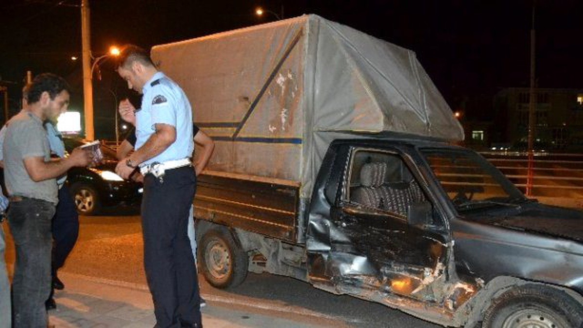 Malatya\'da Otomobille Kamyonet Çarpıştı: 1 Yaralı