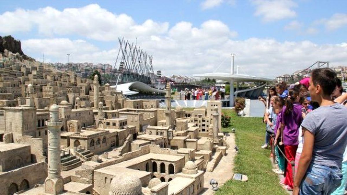 Miniatürk\'te Türkiye\'yi Köşe Bucak Gezdiler