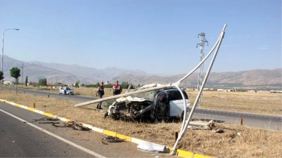 Otomobil Takla Attı: 5 Yaralı