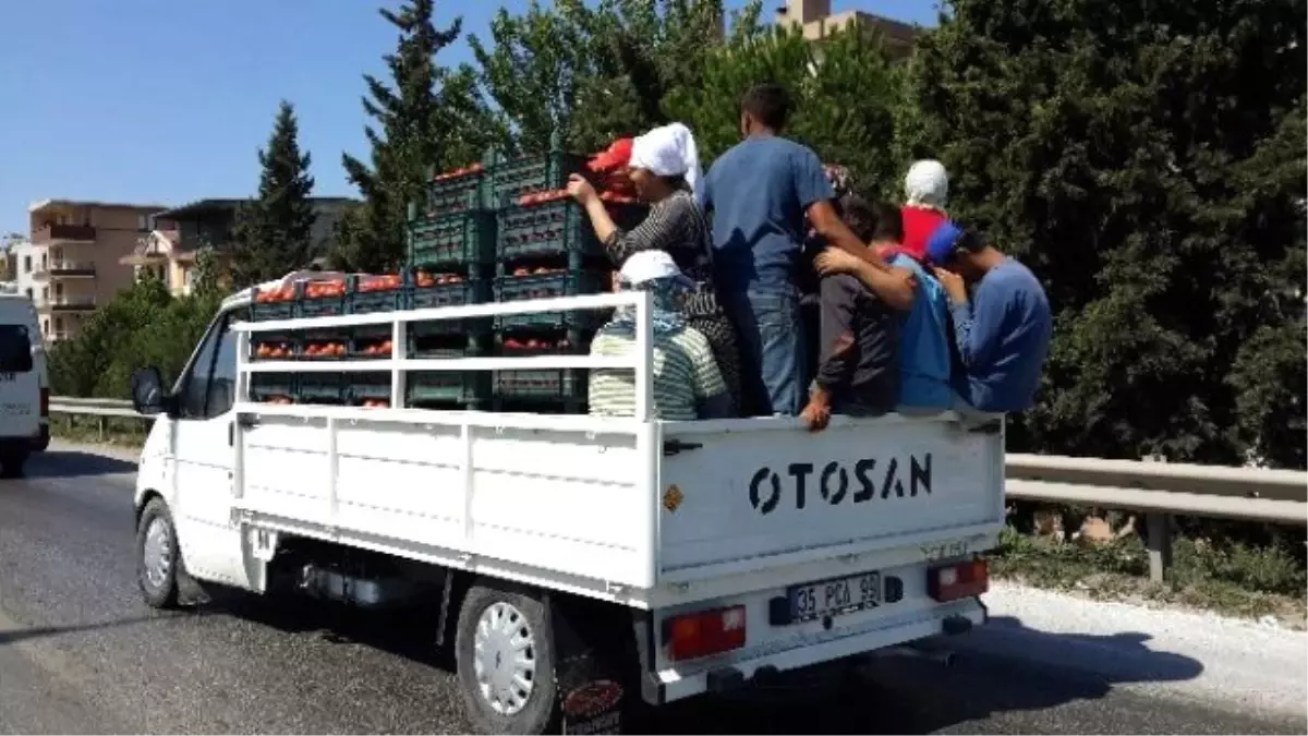 Açık Kasa Kamyonetin Kasasındaki İşçiler Ölüme Sürüklendi